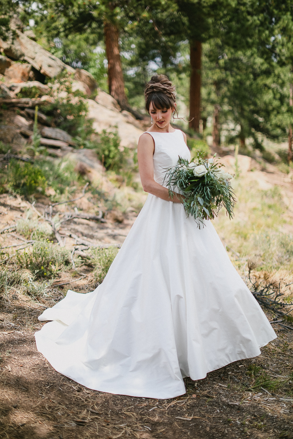 RMNP first look, colorado wedding photographer, Rocky mountain National park wedding, florals, bride