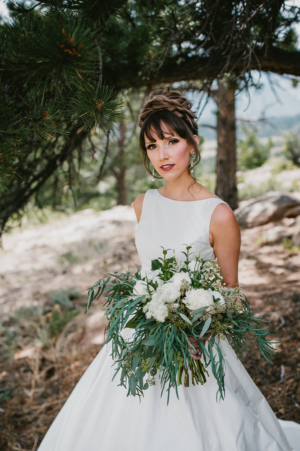 RMNP first look, colorado wedding photographer, Rocky mountain National park wedding, florals, bride