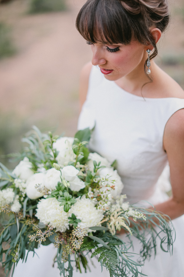 RMNP first look, colorado wedding photographer, Rocky mountain National park wedding, florals, bride