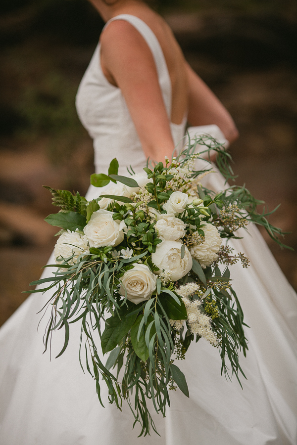 RMNP first look, colorado wedding photographer, Rocky mountain National park wedding, florals